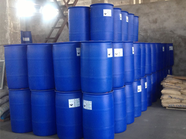 Anhydrous formic acid